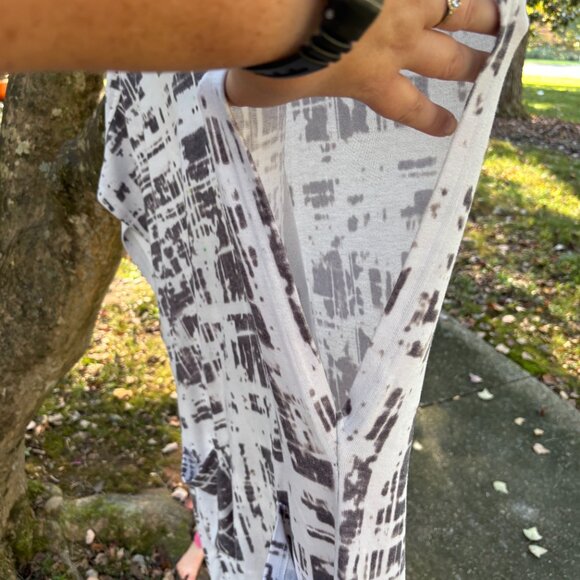 Latched Mama Nest Nursing Tunic in Abstract Slate (Maternity or Nursing Friendly - Picture 2 of 4